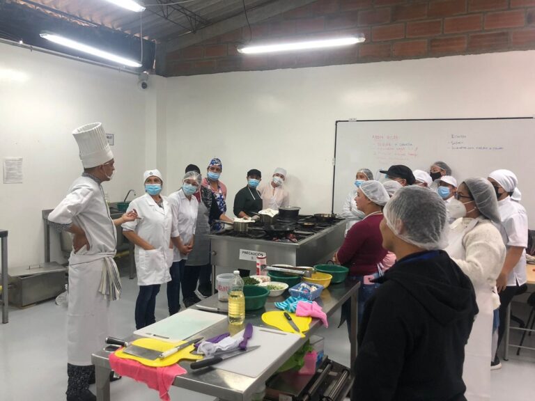 CURSO DE COCINA EN ALIANZA CON EL SENA.