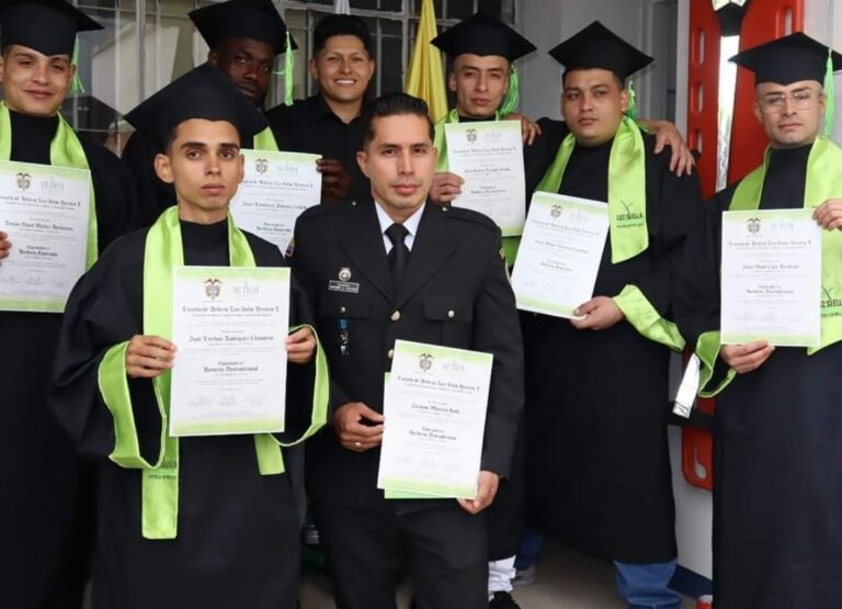 ACTO DE GRADUACIÓN PROYECTO BARBERIA CARCEL SANTA ROSA