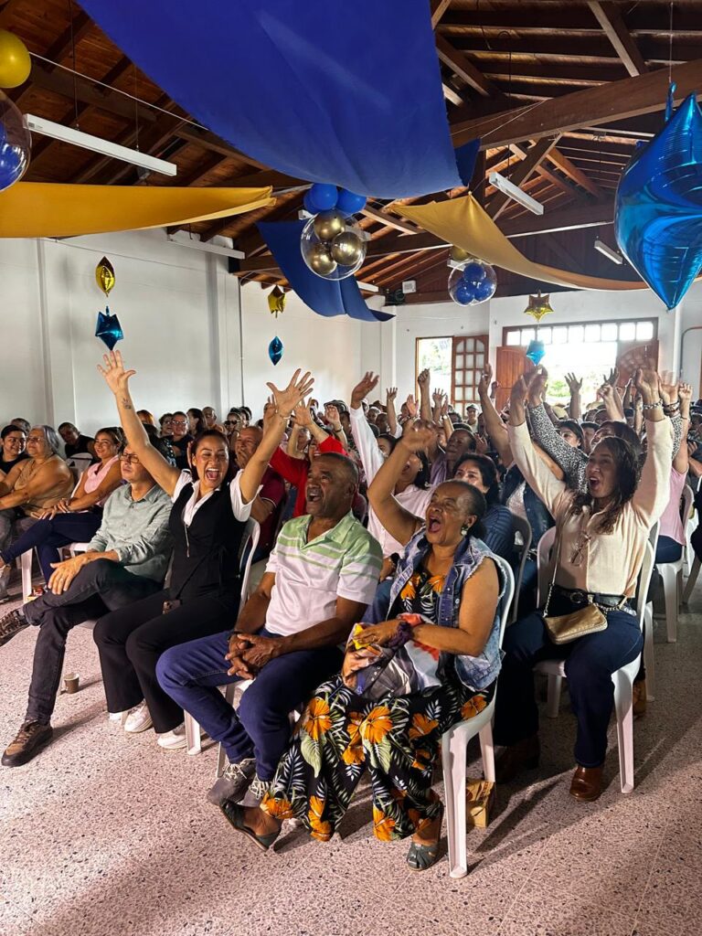 🎉 Celebramos juntos a quienes nos inspiran con amor y ejemplo 🎉